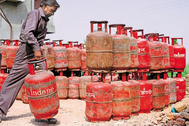 LPG subsidy: I-T to share data of taxpayer who earn over Rs 10L LPG subsidy: I-T to share data of taxpayer who earn over Rs 10L