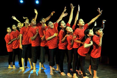 A scene from the play ‘Mere Hisse Ki Dhoop Kahan Hai’. A scene from the play ‘Mere Hisse Ki Dhoop Kahan Hai’.