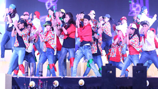 Students presenting colourful dance during Aahvaan 2016 at GD Goenka Public School. Students presenting colourful dance during Aahvaan 2016 at GD Goenka Public School.