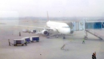 Snowfall disrupts air-traffic at Srinagar airport Snowfall disrupts air-traffic at Srinagar airport