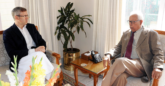 GOVERNOR MEETING SHRI OMAR ABDULLAH, FORMER CHIEF MINISTER J&K-11 copy