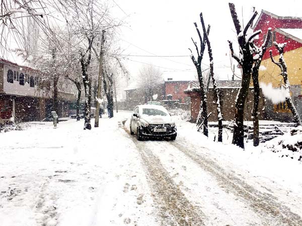 A view of snowfall in Baramulla on Thursday. A view of snowfall in Baramulla on Thursday.