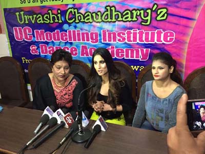 Urvashi Chaudhary interacting with media persons at Jammu on Saturday. —Excelsior/Rakesh Urvashi Chaudhary interacting with media persons at Jammu on Saturday. —Excelsior/Rakesh