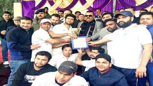 Minister for Industries and Commerce, Chander Prakash Ganga presenting trophy to winner of Cricket Tournament at Samba. Minister for Industries and Commerce, Chander Prakash Ganga presenting trophy to winner of Cricket Tournament at Samba.