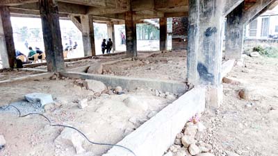 Multi-crore project at Subash Stadium Udhampur in a dilapidated condition. Multi-crore project at Subash Stadium Udhampur in a dilapidated condition.