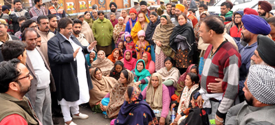 Cong leader Raman Bhalla addressing protesting people at Karan Bagh Chowk in Jammu on Saturday. Cong leader Raman Bhalla addressing protesting people at Karan Bagh Chowk in Jammu on Saturday.