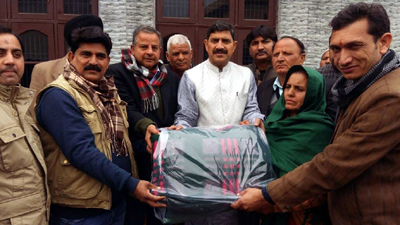 BJP MP, Jugal Kishore Sharma and party leader Ashwani Sharma distributing blankets among needy people at Powal in Bishnah on Saturday. BJP MP, Jugal Kishore Sharma and party leader Ashwani Sharma distributing blankets among needy people at Powal in Bishnah on Saturday.