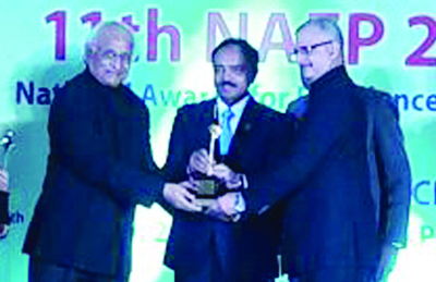 Arun Gupta of Arun Art Printers receiving ‘National Award for Excellence in Printing’ at New Delhi. Arun Gupta of Arun Art Printers receiving ‘National Award for Excellence in Printing’ at New Delhi.