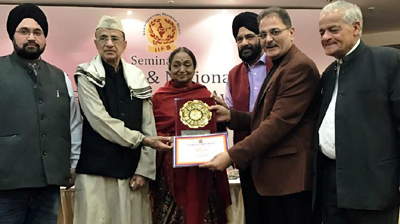 Former Lok Sabha Speaker Meira Kumar presenting 'Glory of India Award-2017' to Speaker, J&K Legislative Assembly Kavinder Gupta at New Delhi. Former Lok Sabha Speaker Meira Kumar presenting 'Glory of India Award-2017' to Speaker, J&K Legislative Assembly Kavinder Gupta at New Delhi.