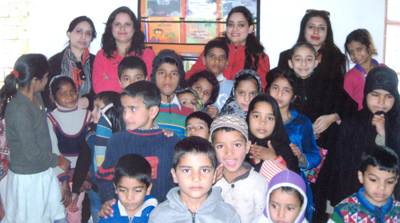 Inmates of J&K Kusht Ashram posing alongwith Sonia Khullar, member 'THE SARA' in Jammu on Monday. Inmates of J&K Kusht Ashram posing alongwith Sonia Khullar, member 'THE SARA' in Jammu on Monday.