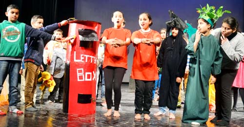 A scene from the play ‘Papa Kho Gaye’ staged by Natrang in ‘Children Theatre Extravaganza-2017’. A scene from the play ‘Papa Kho Gaye’ staged by Natrang in ‘Children Theatre Extravaganza-2017’.