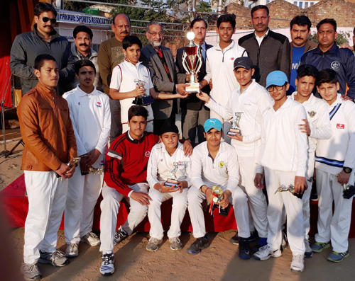 Winners posing for a group photograph alsongwith chief guest and other dignitaries at parade ground in Jammu on Sunday. Winners posing for a group photograph alsongwith chief guest and other dignitaries at parade ground in Jammu on Sunday.