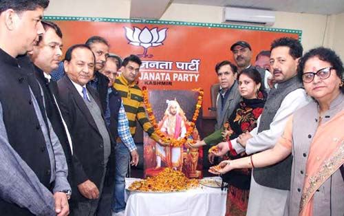 BJP leaders paying tributes to Chhatrapati Shivaji at Jammu on Monday. BJP leaders paying tributes to Chhatrapati Shivaji at Jammu on Monday.