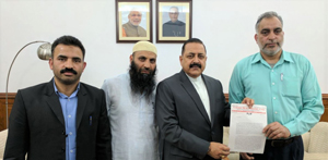 Union Minister Dr Jitendra Singh receiving a memorandum from a delegation of Srinagar Centaur Hotel Employees' Union, at New Delhi on Wednesday. Union Minister Dr Jitendra Singh receiving a memorandum from a delegation of Srinagar Centaur Hotel Employees' Union, at New Delhi on Wednesday.