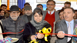 CM Mehbooba Mufti along with R&B Minister Naeem Akhtar and J&K Bank Chairman Parvez Ahmed, inaugurating Currency Chest Complex in Baramulla. CM Mehbooba Mufti along with R&B Minister Naeem Akhtar and J&K Bank Chairman Parvez Ahmed, inaugurating Currency Chest Complex in Baramulla.