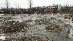 A view of garbage littered Shopian bus stand. — Excelsior/ Younis Khaliq A view of garbage littered Shopian bus stand. — Excelsior/ Younis Khaliq