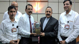 Union Minister Dr Jitendra Singh being presented a memento, symbolising nuclear research, by scientists at the Central Regional Headquarter of the Union Minister Dr Jitendra Singh being presented a memento, symbolising nuclear research, by scientists at the Central Regional Headquarter of the