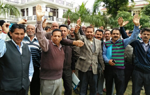 PEEU activists protesting in front of EM&RE Division Gandhi Nagar on Thursday. PEEU activists protesting in front of EM&RE Division Gandhi Nagar on Thursday.