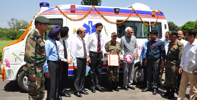 GOVERNOR HANDING KEYS OF AMBULANCE TO RAJYA SAINIK BOARD-24