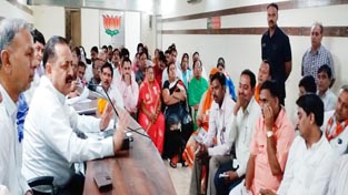 Union Minister Dr Jitendra Singh in an informal interaction with BJP candidates contesting Municipal Corporation of Delhi election from district Naveen Shahdara and district Northeast Delhi. Union Minister Dr Jitendra Singh in an informal interaction with BJP candidates contesting Municipal Corporation of Delhi election from district Naveen Shahdara and district Northeast Delhi.