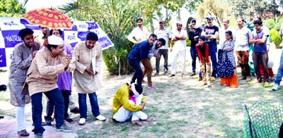 A scene from the play 'Gatt'. A scene from the play 'Gatt'.