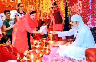 Swami Paul giving Parshad to a devotee in his Meditation Home. Swami Paul giving Parshad to a devotee in his Meditation Home.