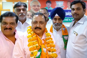 Union Minister Dr Jitendra Singh with BJP candidate Raja (Sardar) Iqbal Singh in Guru Teg Bahadur (GTB) Ward during Municipal Corporation election campaign in Delhi East. Union Minister Dr Jitendra Singh with BJP candidate Raja (Sardar) Iqbal Singh in Guru Teg Bahadur (GTB) Ward during Municipal Corporation election campaign in Delhi East.