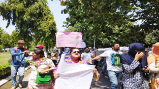 Aggrieved KAS candidates protesting against JKPSC on Thursday.