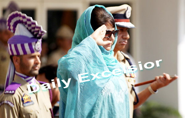 Guard of honour being presented to Chief Minister Mehbooba Mufti at Civil Secretariat after reopening of Government offices as part of bi-annual Darbar Move practice.Excelsior/Shakeel Guard of honour being presented to Chief Minister Mehbooba Mufti at Civil Secretariat after reopening of Government offices as part of bi-annual Darbar Move practice.Excelsior/Shakeel