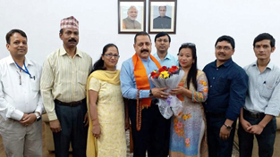 Union Minister Dr Jitendra Singh being greeted by a delegation of Nepali community, represented by “Nepali Sanskriti Parishad”, who called on him at New Delhi on Friday. Union Minister Dr Jitendra Singh being greeted by a delegation of Nepali community, represented by “Nepali Sanskriti Parishad”, who called on him at New Delhi on Friday.