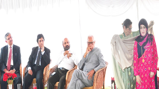 First Lady Usha Vohra felicitating Firdous Ansari. First Lady Usha Vohra felicitating Firdous Ansari.