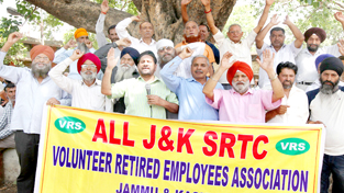 VRS given SRTC workers staging protest demonstration in Jammu on Wednesday. -Excelsior/Rakesh VRS given SRTC workers staging protest demonstration in Jammu on Wednesday. -Excelsior/Rakesh