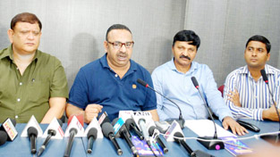JCCI President, Rakesh Gupta addressing press conference in Jammu on Tuesday. -Excelsior/ Rakesh JCCI President, Rakesh Gupta addressing press conference in Jammu on Tuesday. -Excelsior/ Rakesh