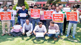 Employees staging protest against new job policy in Srinagar. — Excelsior/Shakeel Employees staging protest against new job policy in Srinagar. — Excelsior/Shakeel