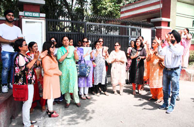 Aggrieved parents protesting in front of Presentation Convent School on Monday. Aggrieved parents protesting in front of Presentation Convent School on Monday.