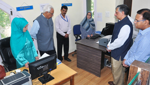 Governor N N Vohra inspecting Yatra Control Room. Governor N N Vohra inspecting Yatra Control Room.
