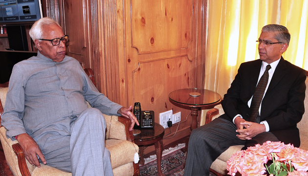 Chief Justice meets Governor Chief Justice meets Governor