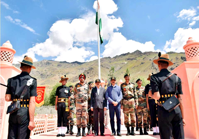 MoS for Defence Dr Subash Bhamre at Siachen Glacier. MoS for Defence Dr Subash Bhamre at Siachen Glacier.