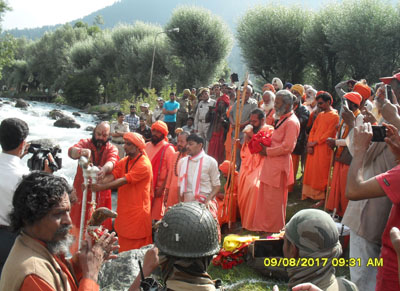 Mahant Deependra Giri Ji and Sadhus performing last rituals of annual Swami Amarnath Yatra on bank of river Lidder at Pahalgam on Wednesday. Mahant Deependra Giri Ji and Sadhus performing last rituals of annual Swami Amarnath Yatra on bank of river Lidder at Pahalgam on Wednesday.