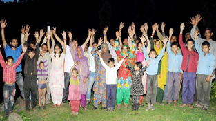 Villagers protesting against no electricity to Panchari villages. Villagers protesting against no electricity to Panchari villages.