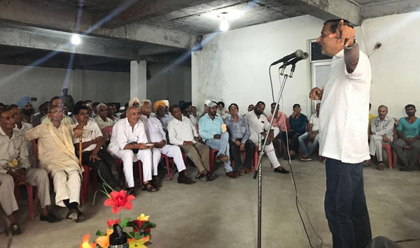 Cong leader Sham Lal Sharma addressing PCC meeting at Akhnoor on Tuesday. Cong leader Sham Lal Sharma addressing PCC meeting at Akhnoor on Tuesday.