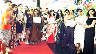 Winning students of JD Institute posing with Centre Director, Mansi Gupta and other faculty members. Winning students of JD Institute posing with Centre Director, Mansi Gupta and other faculty members.