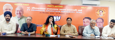 BJP national general secretary, Saroj Pandey during a meeting with State BJP leaders at Jammu on Thursday. — Excelsior/Rakesh BJP national general secretary, Saroj Pandey during a meeting with State BJP leaders at Jammu on Thursday. — Excelsior/Rakesh