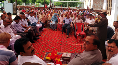 Senior Congress leader Dr Manohar Lal Sharma during a workers meeting in Billawar. Senior Congress leader Dr Manohar Lal Sharma during a workers meeting in Billawar.