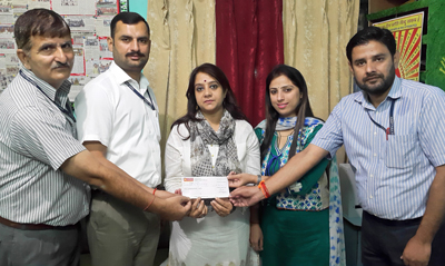 Principal HPS, Gaurav Charak presenting a cheque to the representative of HelpAge India. Principal HPS, Gaurav Charak presenting a cheque to the representative of HelpAge India.