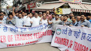 Traders holding protest demonstration against Govt in Jammu on Wednesday. —Excelsior/ Rakesh Traders holding protest demonstration against Govt in Jammu on Wednesday. —Excelsior/ Rakesh