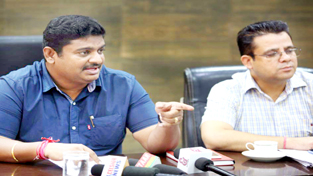 JMC Commissioner M Raju talking to media persons on Saturday. -Excelsior/Rakesh JMC Commissioner M Raju talking to media persons on Saturday. -Excelsior/Rakesh