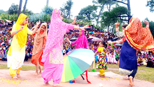 JKAACL artists performing folk dance during Mela Sujan Dhar. JKAACL artists performing folk dance during Mela Sujan Dhar.
