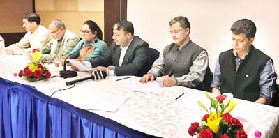 Members of Kashmir Chamber of Commerce and Industry at meeting in Srinagar on Sunday. Members of Kashmir Chamber of Commerce and Industry at meeting in Srinagar on Sunday.