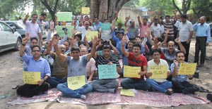 Relief holders and overaged youth protesting in front of Press Club Jammu on Monday. -Excelsior/Rakesh Relief holders and overaged youth protesting in front of Press Club Jammu on Monday. -Excelsior/Rakesh